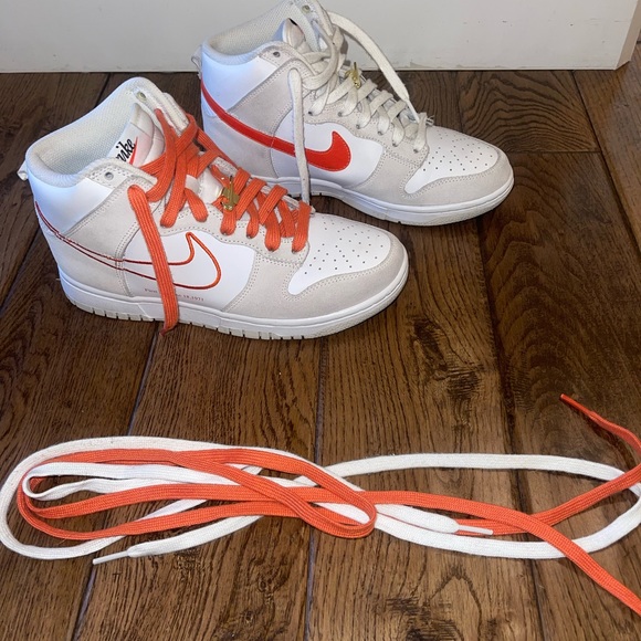 Nike Dunks - Picture 6 of 7